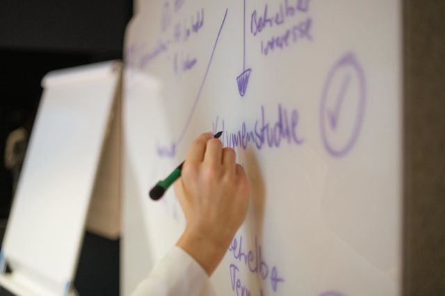 Wir gehen neue Wege!

Bisher haben wir als AVIAM für große Fonds per Forward-Deal Pflegeeinrichtungen realisiert. Jetzt steht für uns ein Strategiewechsel an. Wir streben den Aufbau eines eigenen Portfolios mit langfristiger Ausrichtung an.
Diesen Ansatz möchten wir mit neuen, bundesweiten Standorten unterstützen. Unser Ziel ist es, aus jedem Standort heraus Projekte in einem Radius von etwa 200 km betreuen zu können.
Wir freuen uns sehr auf die kommenden Schritte!
#aviamprojektentwicklung #pflegeimmobilien